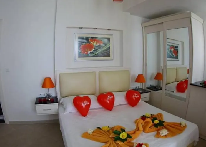 Golden Life Heights Deluxe - Adult Only מלון 3*