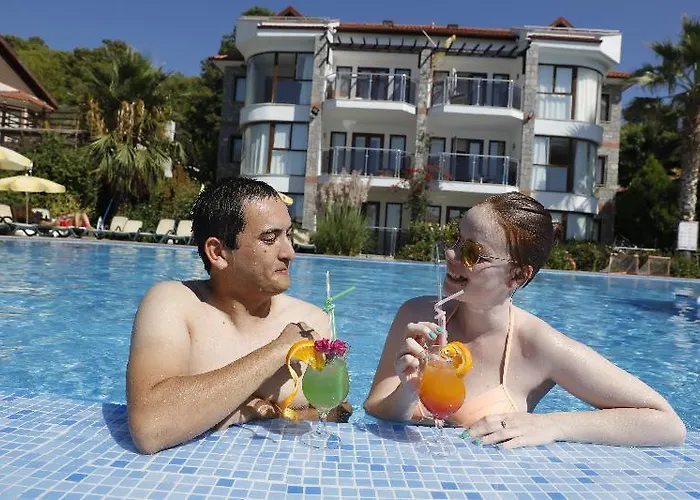 מלון Golden Life Heights Deluxe - Adult Only 3*