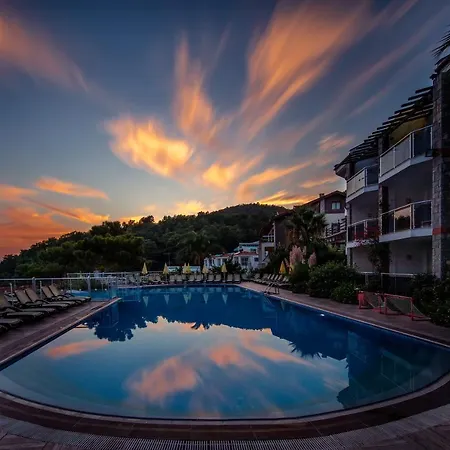 Golden Life Heights Deluxe - Adult Only Ολουντενίζ