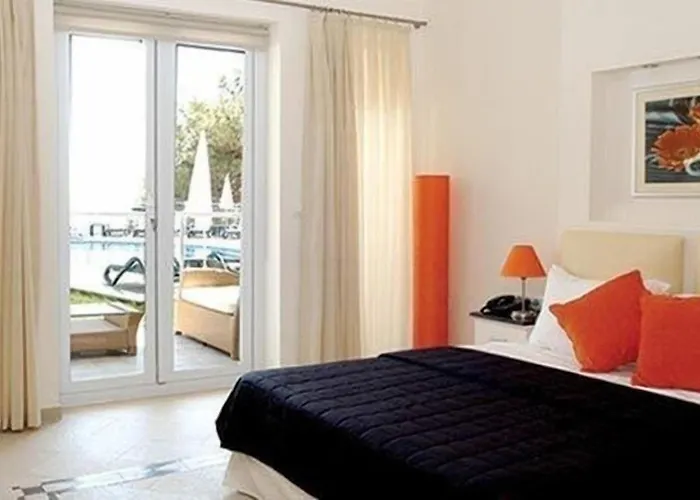 Golden Life Heights Deluxe - Adult Only فندق 3*