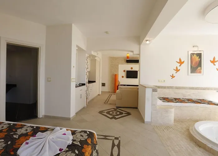Hotel Golden Life Heights Deluxe - Adult Only 3*