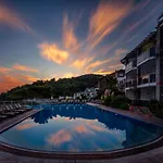 Golden Life Heights Deluxe - Adult Only 厄吕代尼兹